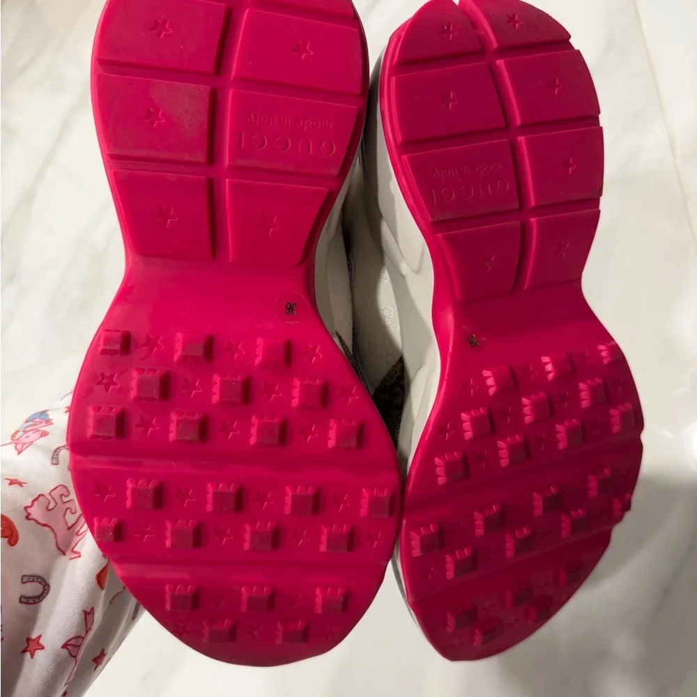 Gucci GG Rhyton Multicolor Sneaker - Picture 5 of 5